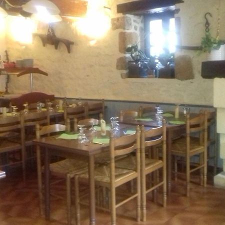Moulins-Engilbert Auberge Du Bon Coin מראה חיצוני תמונה
